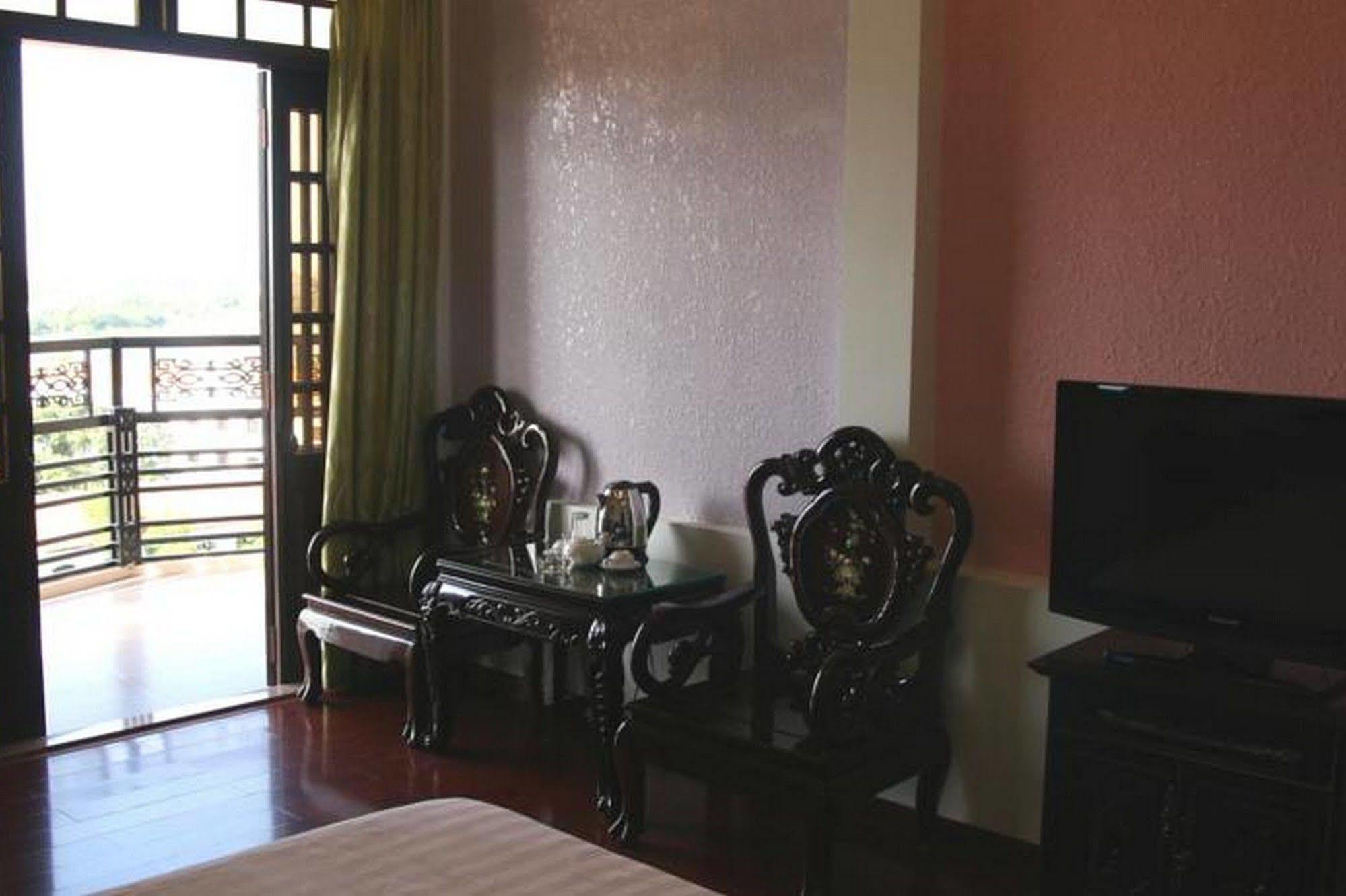 Thai Binh II Hotel Hue Exterior foto